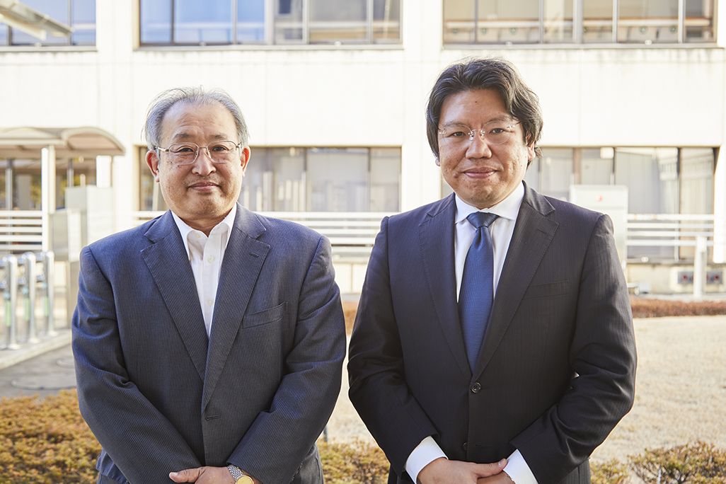 筑波大学附属病院 副院長 西山博之さん（左）、筑波大学 システム情報系 教授 鈴木健嗣さん（右）