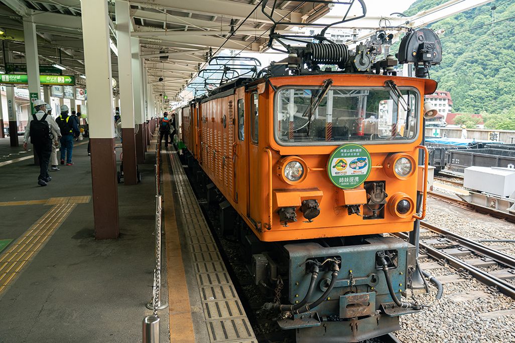 黒部峡谷鉄道のトロッコ電車